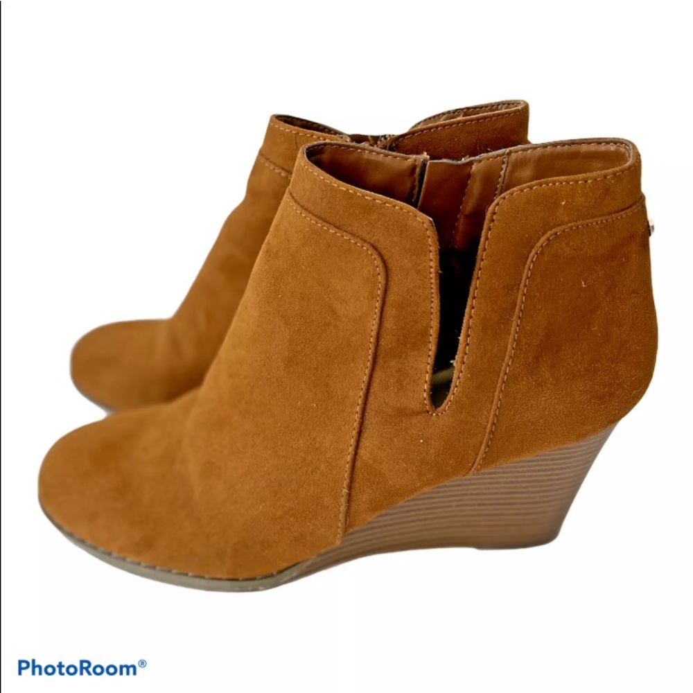 Womens Ann Klein Size 8 Wedge Ankle Booties Boots AKRETRO2 Cognac Side Zip EUC